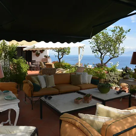 Mondo Suites Villa