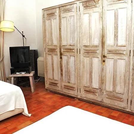 Villa Mondo Suites *